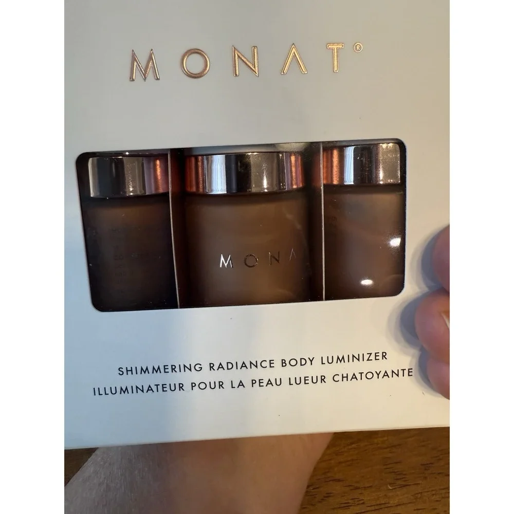 Monat Shimmering Radiance Body Luminizer & Perfect Finish Body Brush Illuminizer